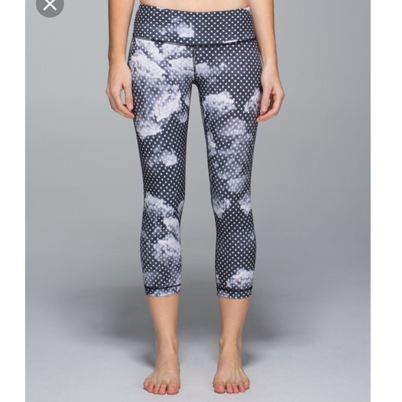 *SOLD* Lululemon Wunder Under Crop II - Picture 2 of 8